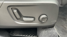 Volvo XC40 2.0 B4P Ultimate Dark 5dr Auto Petrol Estate